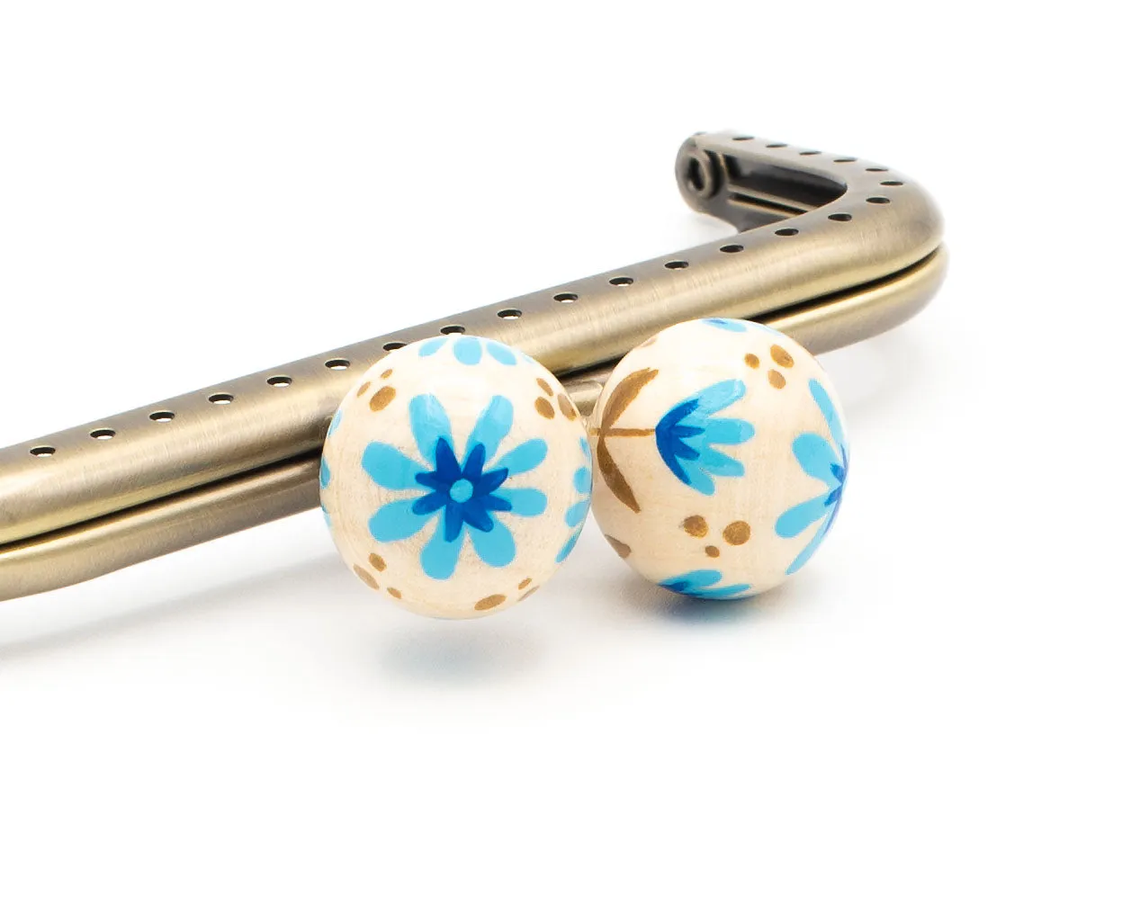 Boquilla para monedero FLORES AZULES con bolas de madera pintadas a mano. Cuadrada, 10.5cm.