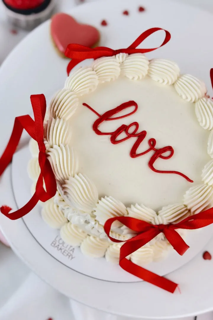 Mini Cake Coquette Lazos Rojos